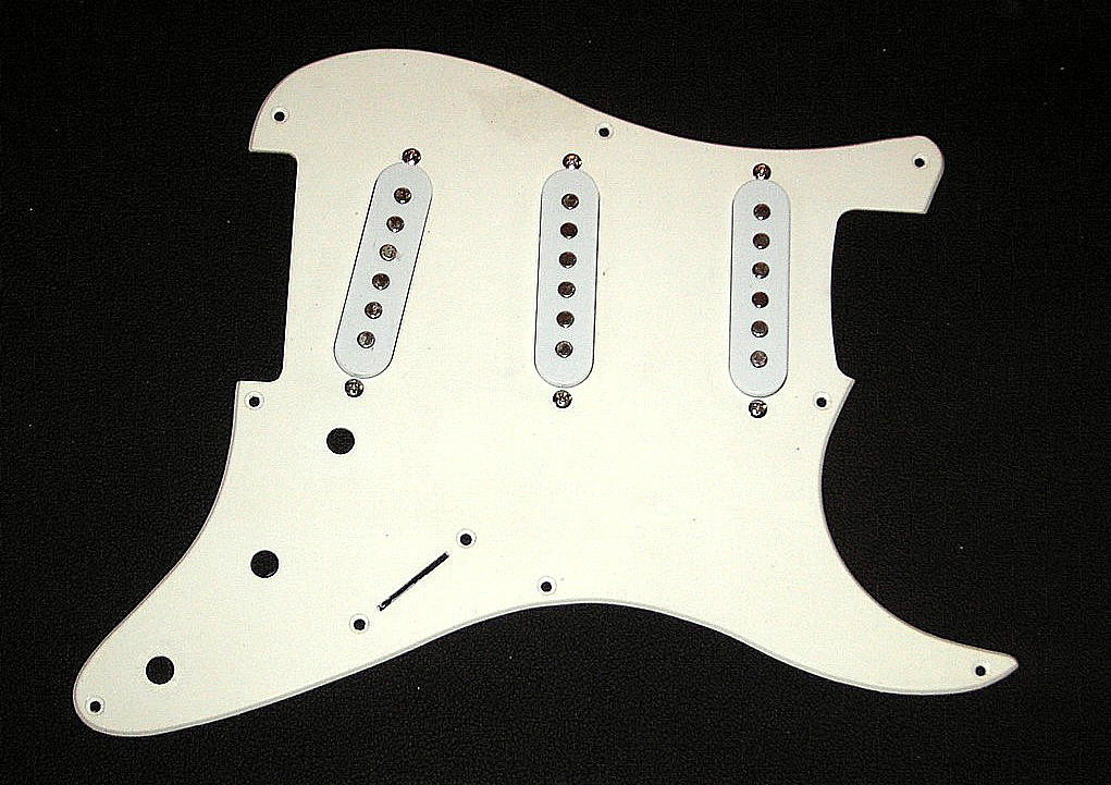 Pickguard für Stratocaster E-Gitarre inkl. Tonabnehmer