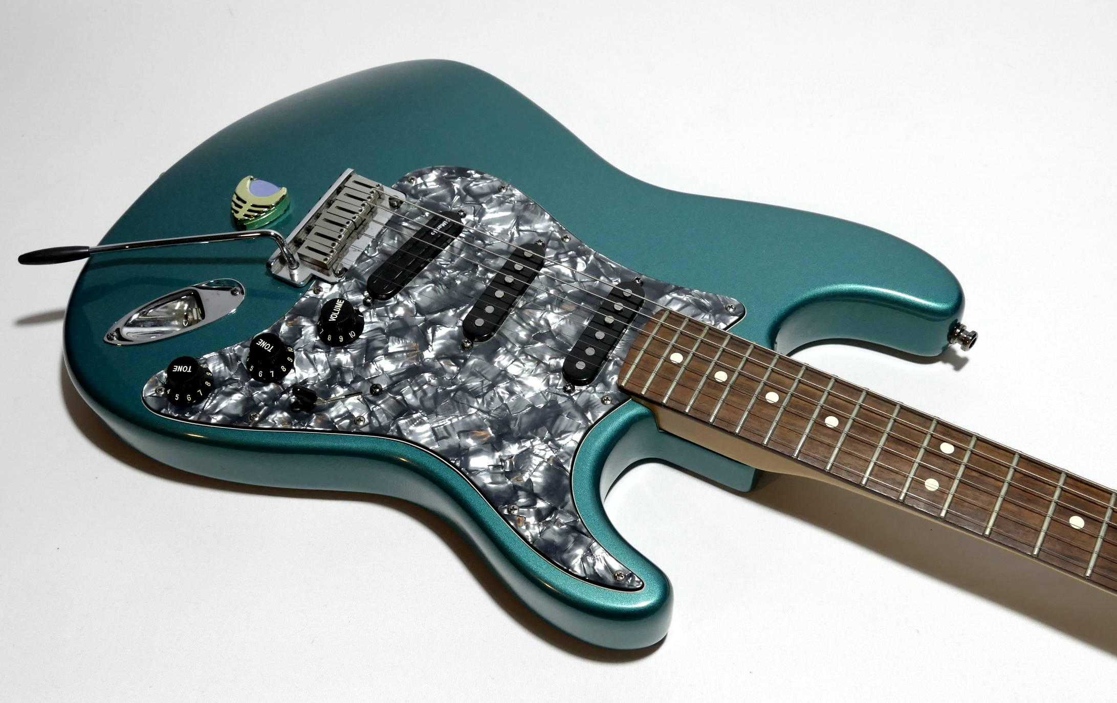 fender-strat-pearl