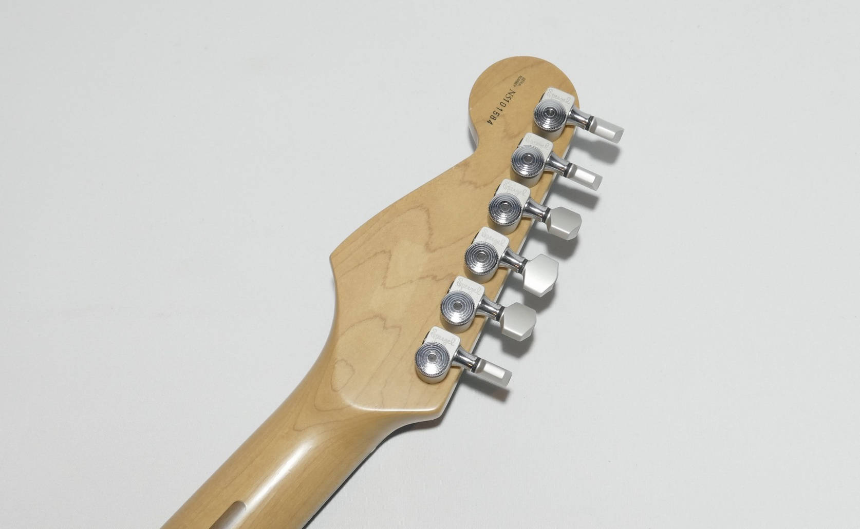 fender-strat-pearl - Details